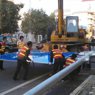 从化温泉镇国家森林公园的指路标志牌破烂不堪,是谁拯救回来的?