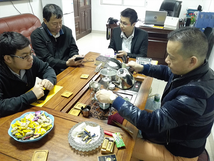 国外客户找广州热熔标线涂料厂家,意想不到但也情理之中-路虎交通