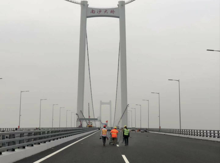 南沙大桥日均车流已达6万-东莞道路标线施工