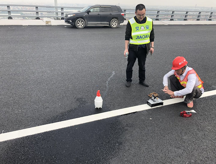 道路标线的施划效率和后期养护问题-广东道路划线漆厂家