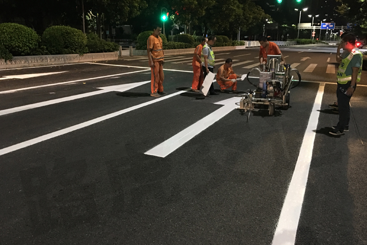 浅谈下道路双组份标线涂料的优点