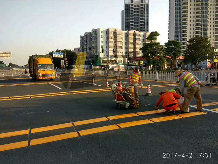 热熔道路标线涂料在划线施工过程中注意哪些事项?热熔标线涂料厂家