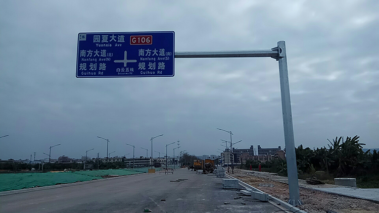 交通设施厂家浅谈道路标志杆F杆的特点与用途