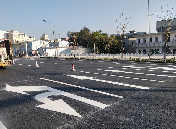 道路标线在夜里能反光与不反光的原因?道路标线涂料厂家
