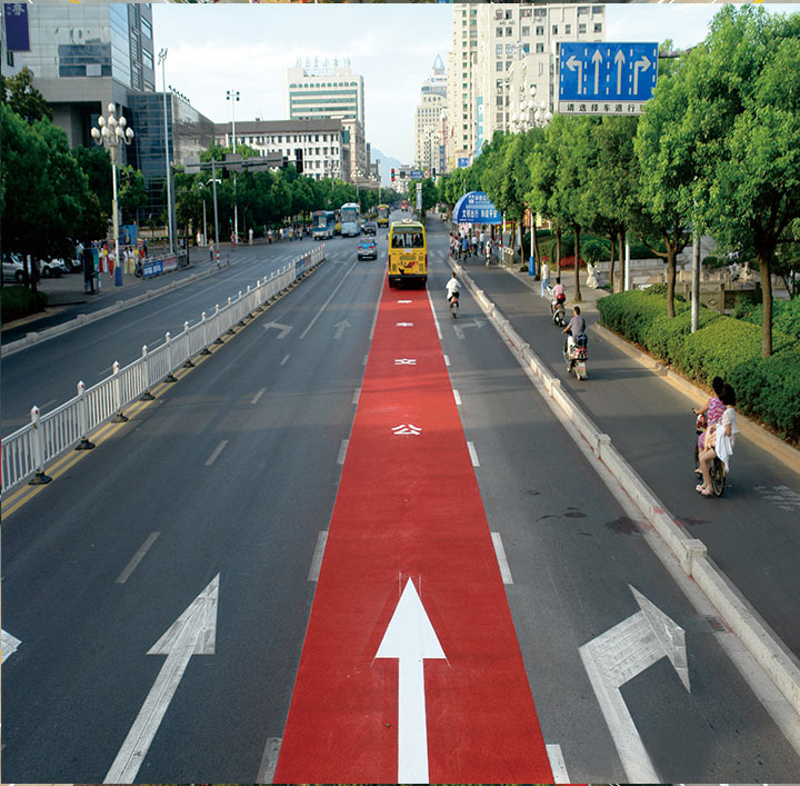 以绿篱为主的道路绿化带有几种方式呢？马路划线公司