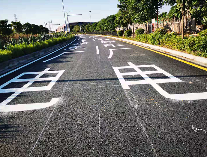 街道上的绿化管理质量重要标准—道路划线公司