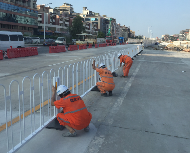 道路交通护栏在道路上起到重要作用