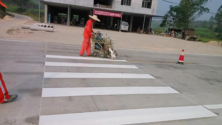 热熔涂料划制成的道路标线变形的原因—道路标线施工队