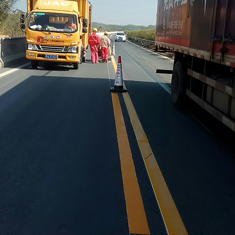 道路划线漆在交通中起到什么作用
