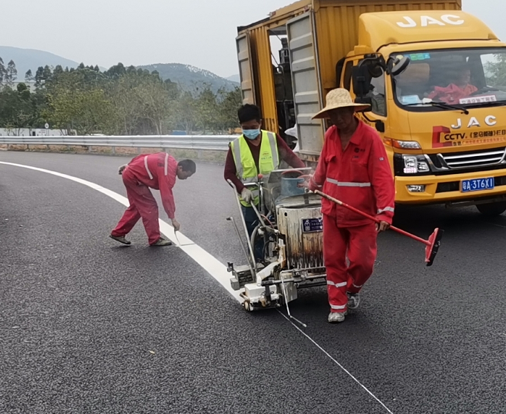 路面湿润道路划线能否可以继续开工吗?道路划线公司