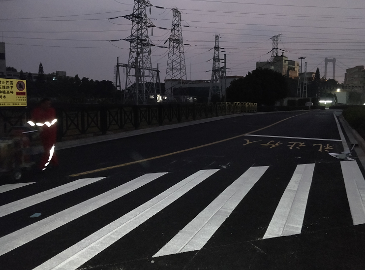 双组份标线涂料为什么能够具备优良的抗裂性—道路划线公司