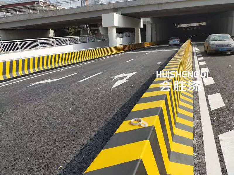 路虎交通:立面反光漆在路面上如何使用?