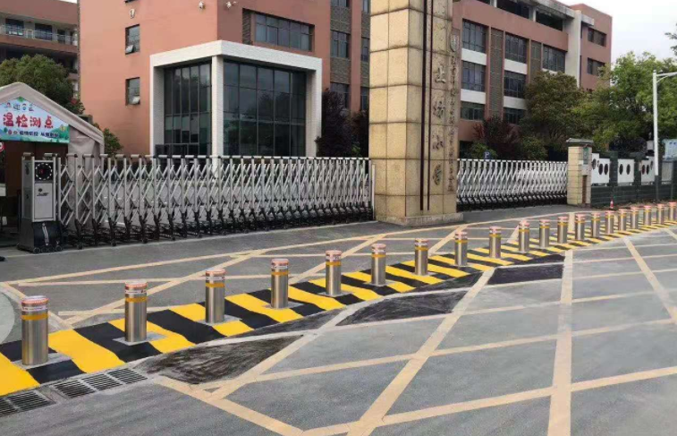 自动升降柱在步行街起到哪些重要作用