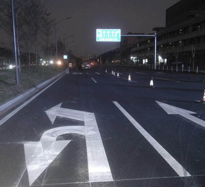 道路标线涂料厂家浅析轮廓标的应用用途