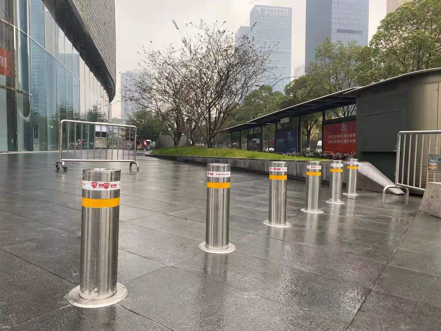 液压全自动升降柱厂家浅谈不同升降柱的安装条件