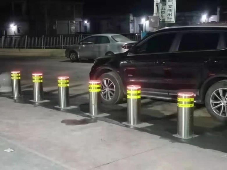 浅谈校园安装液压全自动升降柱的重要性