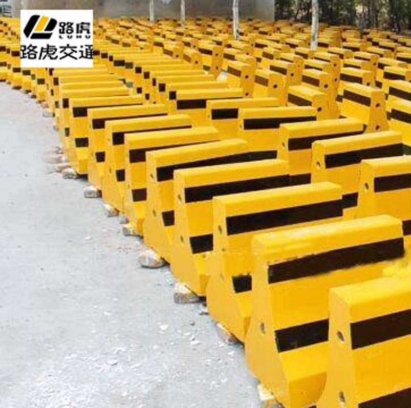 浅谈防撞墩上涂刷黄黑反光漆的作用
