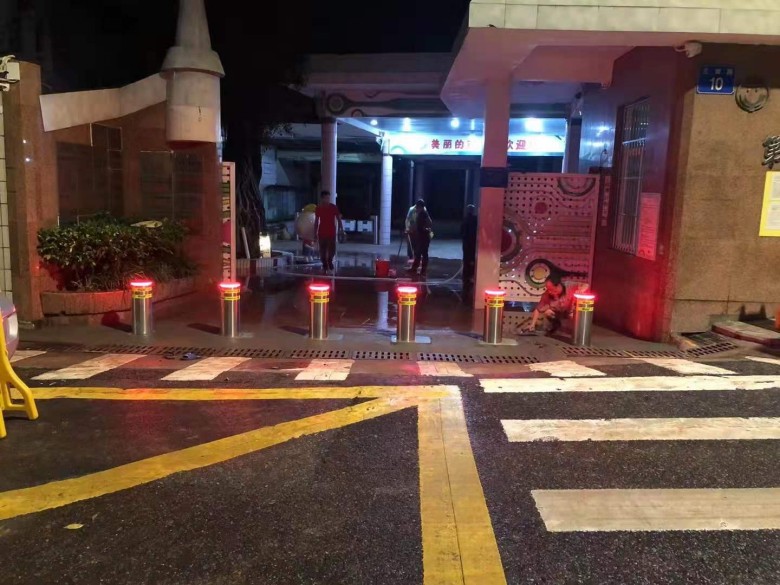 路虎交通介绍全自动升降柱在校园里的应用