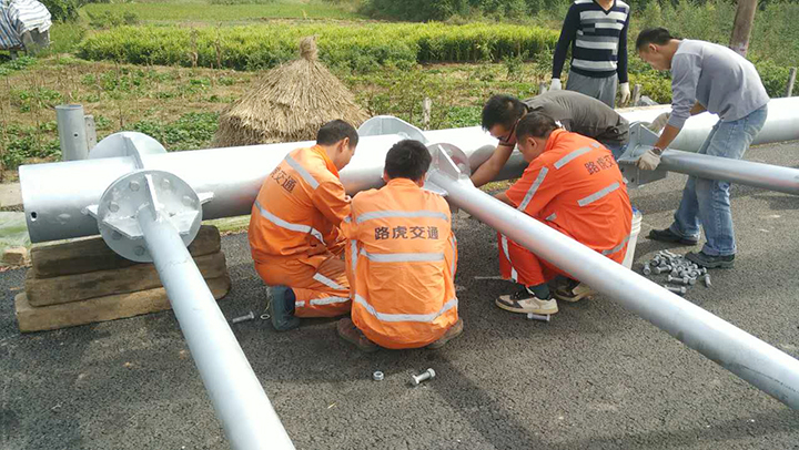 道路交通标志牌一标段顺利完工——路虎交通