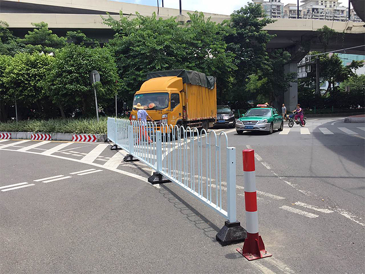 白天鹅宾馆引桥位安装市政路栏工程——广州市政路栏厂家