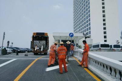 广州西二环高速公路的标线在夜里也很亮@双组份标线涂料工程