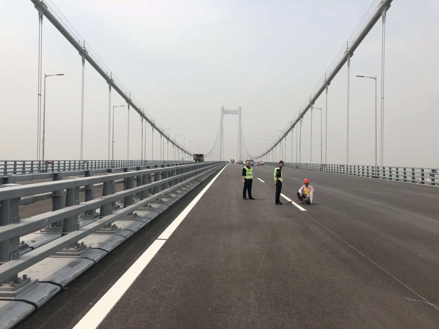 高温气候施工需要做好哪些安全措施—马路划线公司