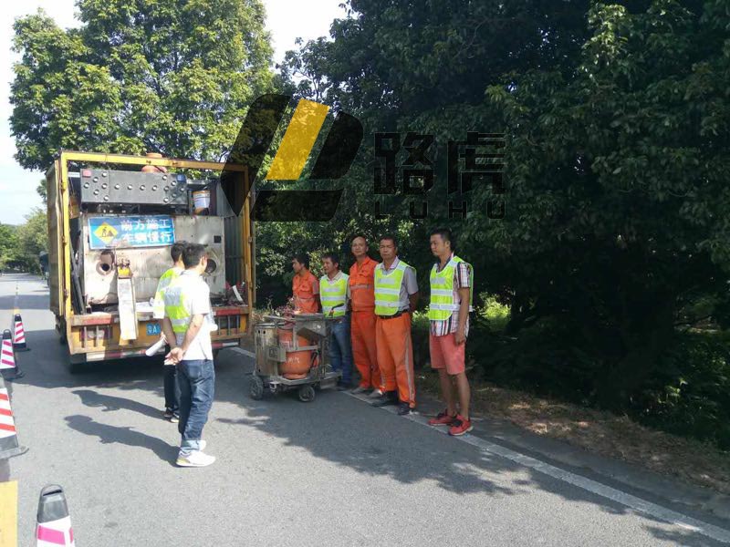 道路标线涂料的使用要结合路面环境进行施工