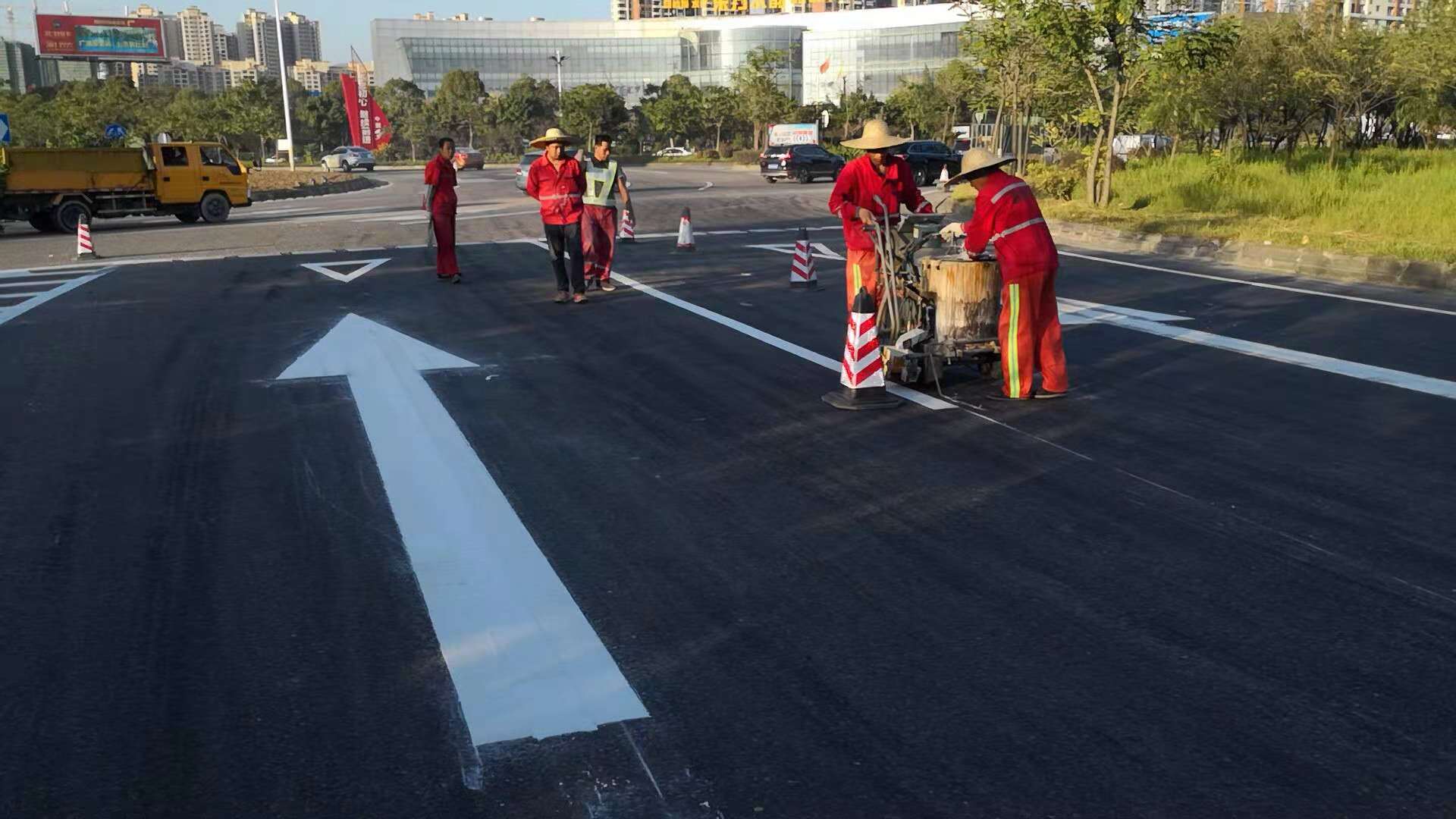 高寒高海拔对双组份高亮标线涂料和热熔标线涂料施工的影响