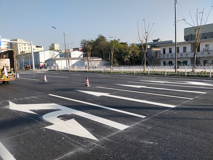 路虎标线涂料厂家：双组份结构型标线涂料的特点