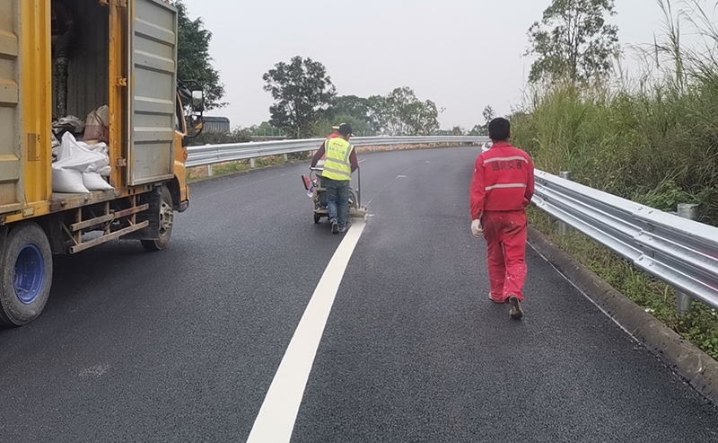 马路划线厂家浅谈热熔标线施工怎么放线