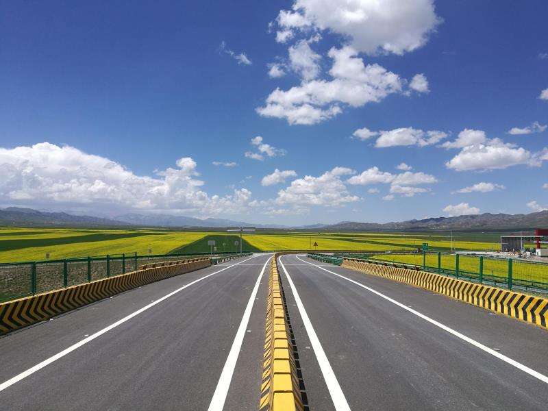 路虎交通：道路标线涂料使用起气泡的原因详解