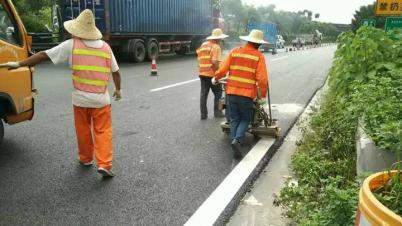 道路沥青摊铺前后施工的主要分三步—道路标线涂料厂家