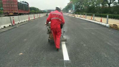 花都大道划热熔道路标线