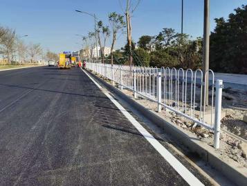 交通设施厂家浅谈道路护栏的作用