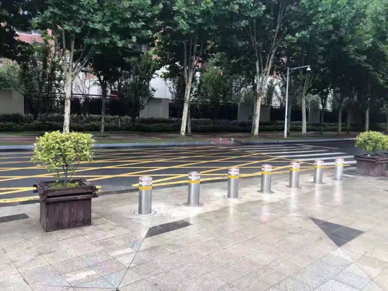 路虎交通:浅谈全自动升降柱的使用优势