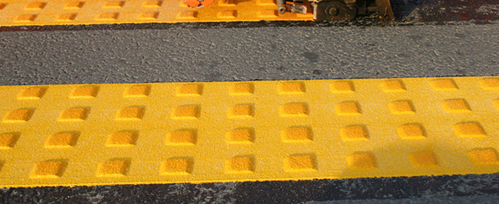 路虎交通：甩涂状的双组份标线涂料的施工使用与优势
